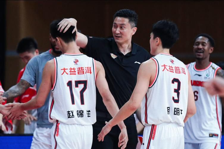 曰批免费视频播放在线看片二